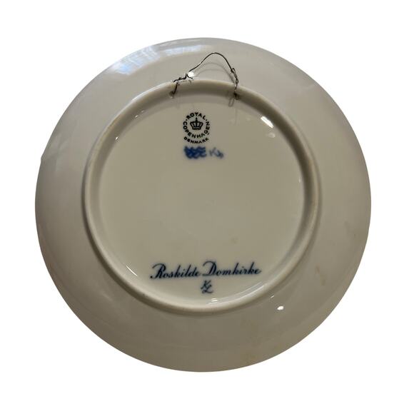 ROYAL COPENHAGEN Denmark "ROSKILDE DOMKIRKE - CATHEDRAL" Vintage Collector Plate - Picture 2 of 2